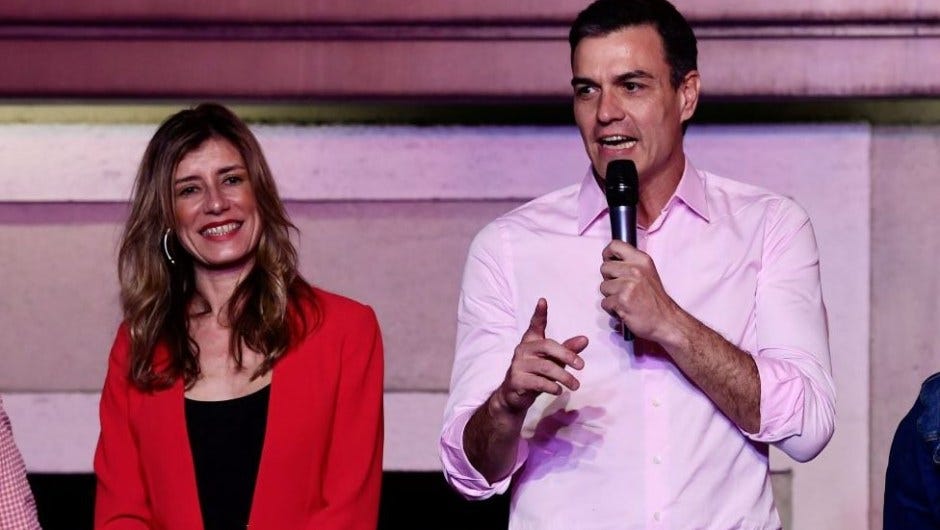 Begoña Gómez y Pedro Sánchez. (Foto; JAVIER SORIANO/AFP via Getty Images)