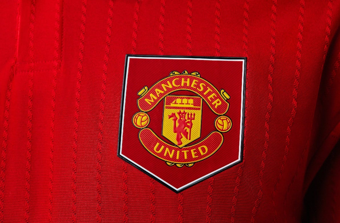 Mengenal Asal-usul Lambang Setan di Logo Manchester United : Okezone Bola