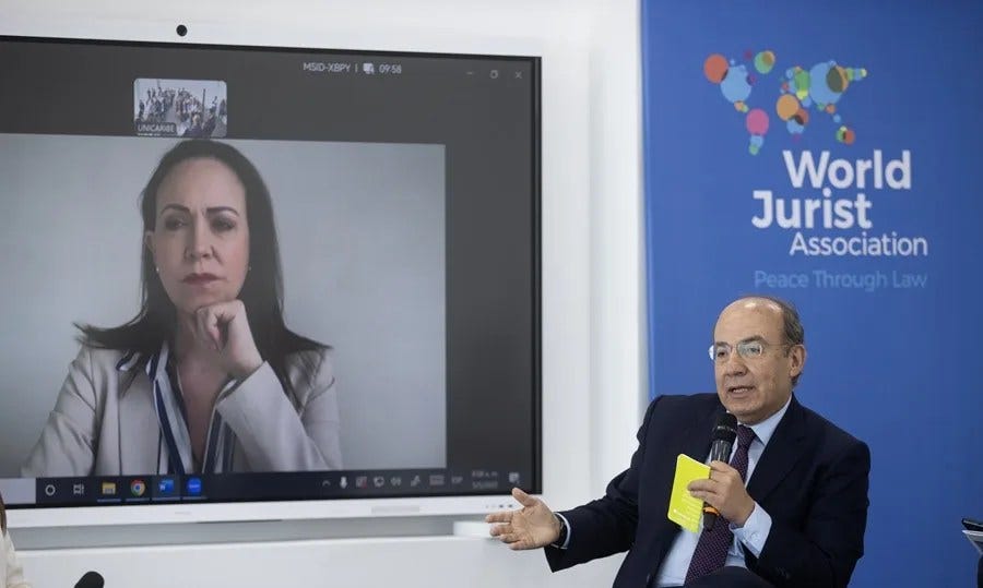 El expresidente de México Felipe Calderón habla durante un panel en el XXIX Congreso Mundial del Derecho, donde también participó virtualmente la dirigente venezolana María Corina Machado en Santo Domingo (República Dominicana). EFE/Orlando Barría El expresidente de México Felipe Calderón habla durante un panel en el XXIX Congreso Mundial del Derecho, donde también participó virtualmente la dirigente venezolana María Corina Machado en Santo Domingo (República Dominicana). EFE/Orlando Barría