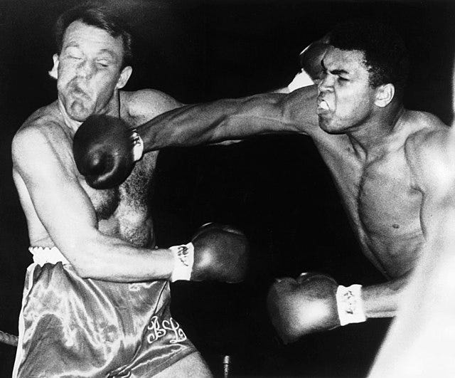 File:Muhammad Ali fights Brian London on August 6, 1966.jpg - Wikipedia