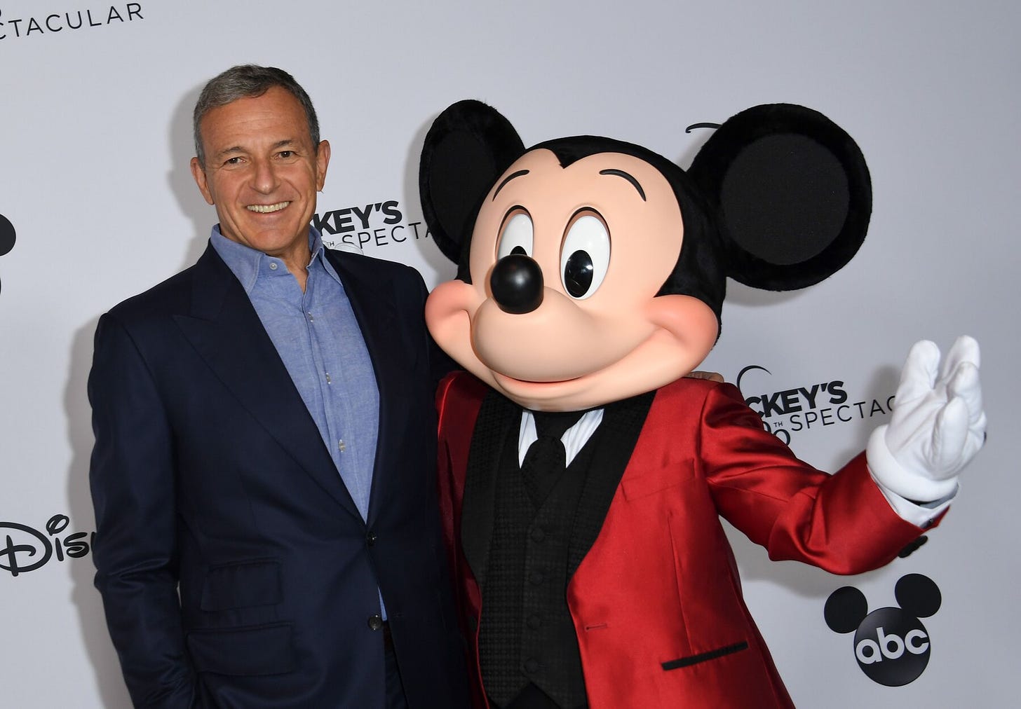 Bob Iger Returns as Disney CEO After Chapek Is Fired - The New York Times