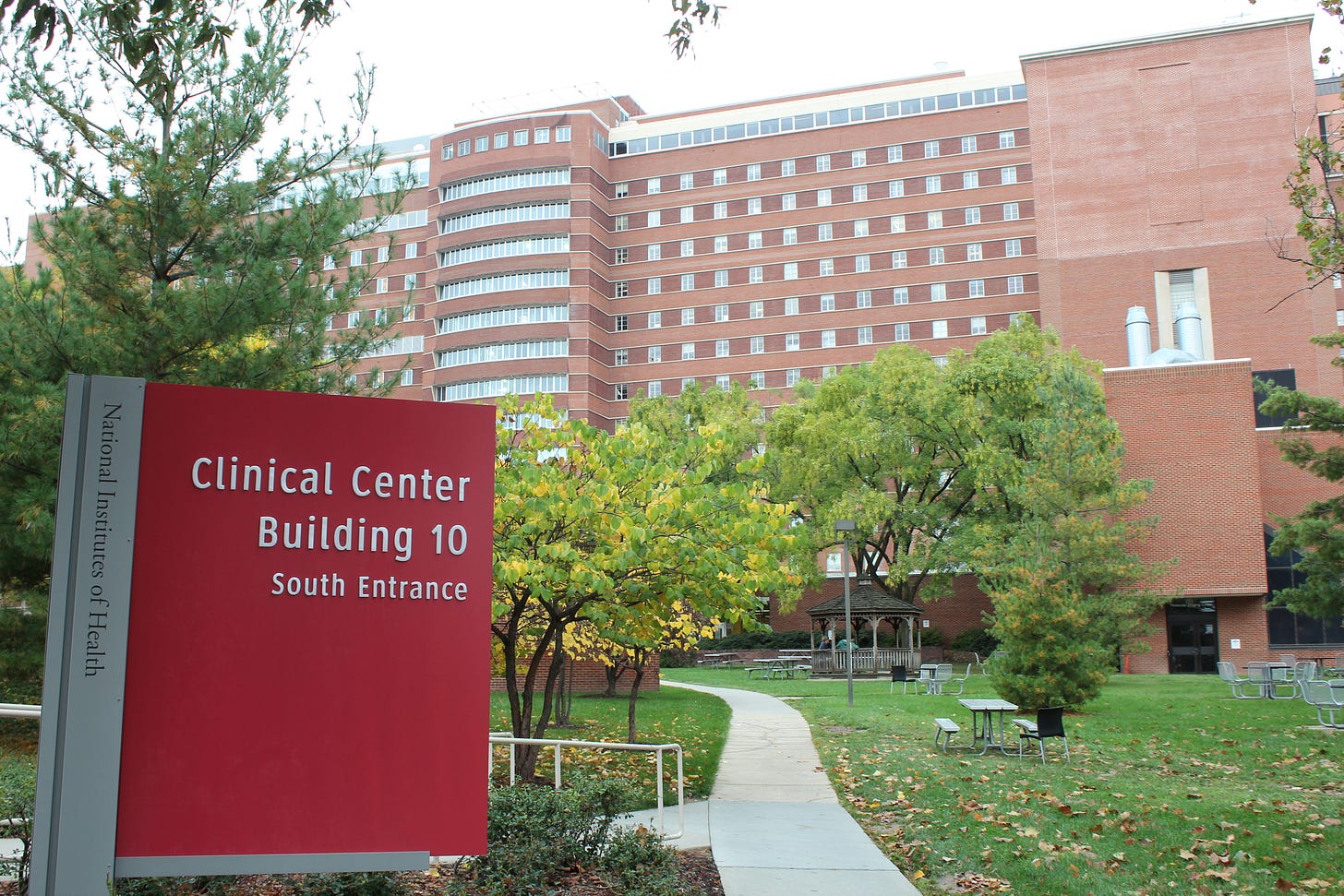 File:NIH Clinical Center South Entrance.jpg - Wikimedia Commons