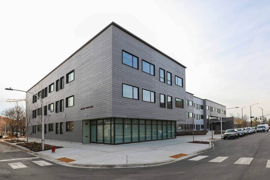 A building with a corner of the road

AI-generated content may be incorrect.