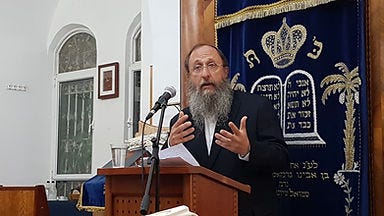 Rabbi Richman in synagogue