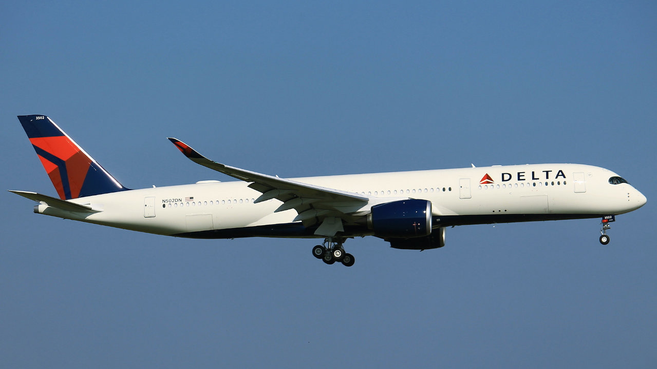 Un vuelo Atlanta-Barcelona da media vuelta por "riesgo biológico" tras la  di...