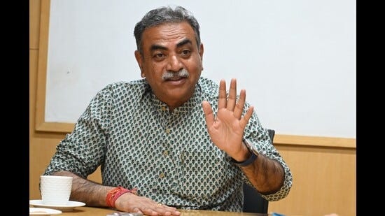 Chandigarh BJP candidate Sanjay Tandon interacting with Hindustan Times staffers in Mohali on Friday. (Sanjeev Sharma/HT)