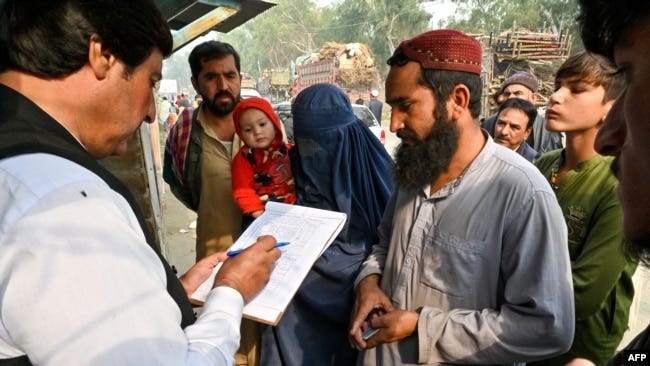 The extension will also help tens of thousands of Afghans who are awaiting the result of their immigration cases in Western European nations, Canada, and Australia. (file photo)