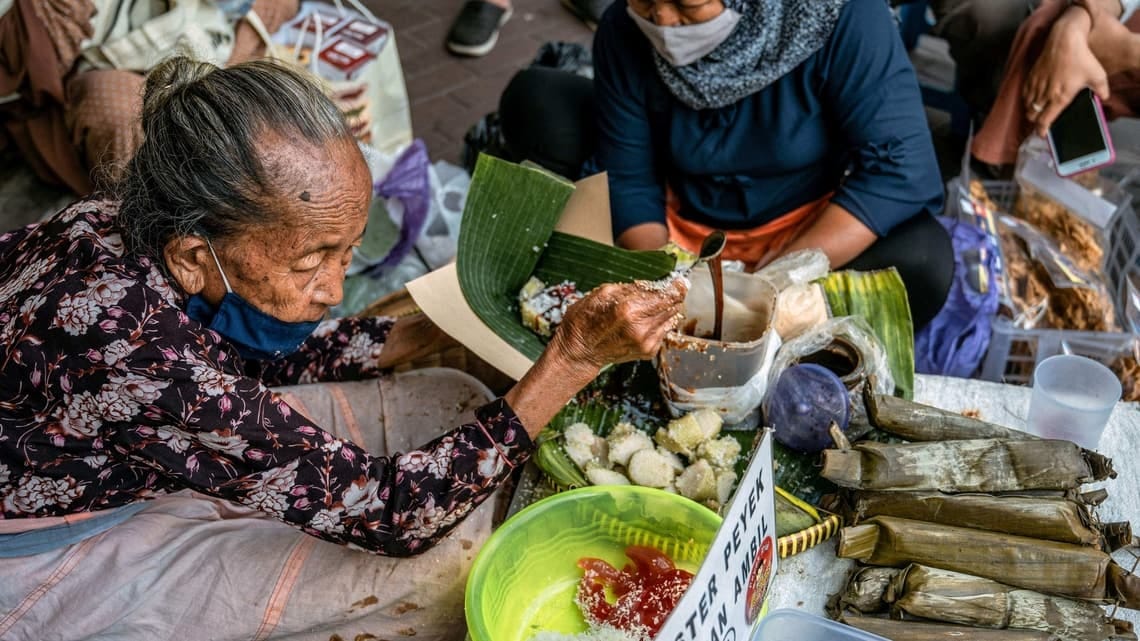 This Indonesian streetfood legend is a Netflix series star | Mint Lounge