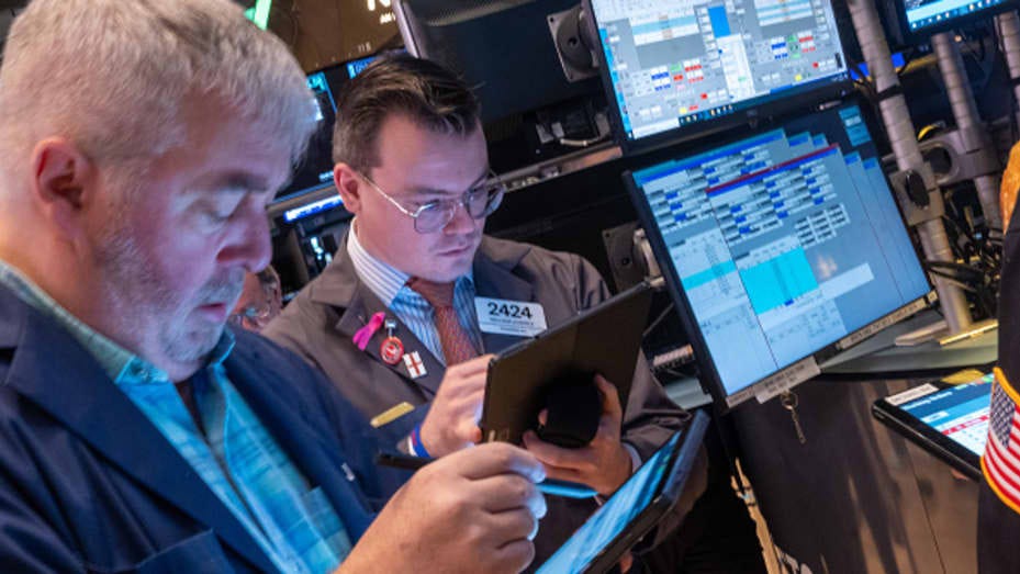NEW YORK, NEW YORK - MARCH 20: Traders work on the floor of the New York Stock Exchange (NYSE) on March 20, 2024 in New York City. The Dow was up slightly in late morning trading as traders analyze the Federal Reserve's latest decision on interest rates.  (Photo by Spencer Platt/Getty Images)