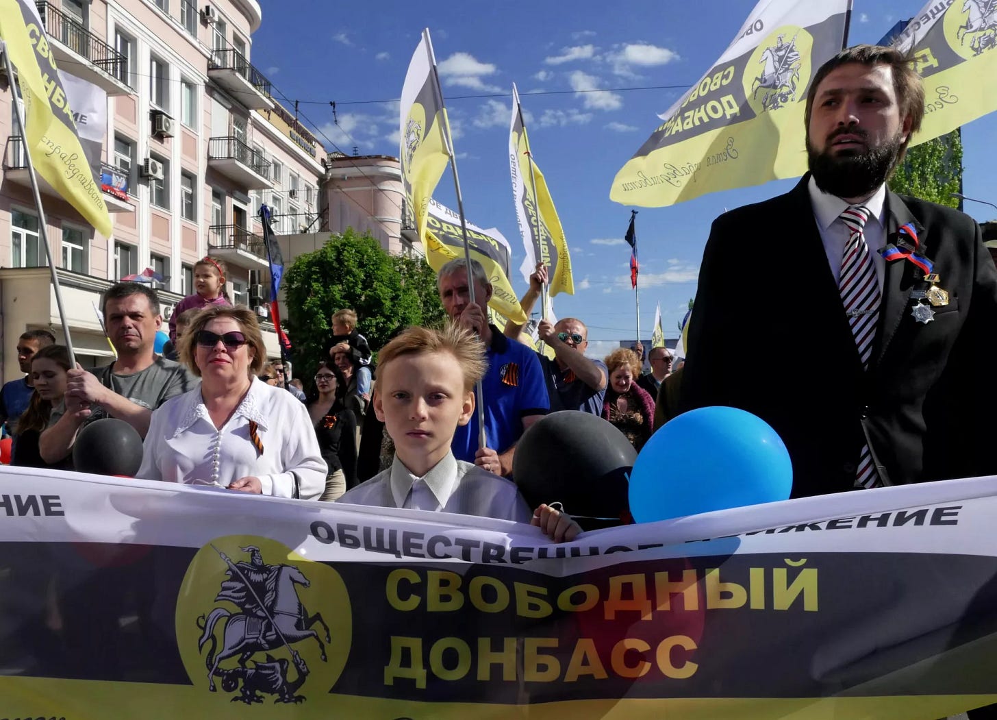 Donetsk residents march to commemorate the Donetsk People's Republic's declaration of independence from Ukraine, May 11, 2018. Photo: Sputnik/Igor Maslov.