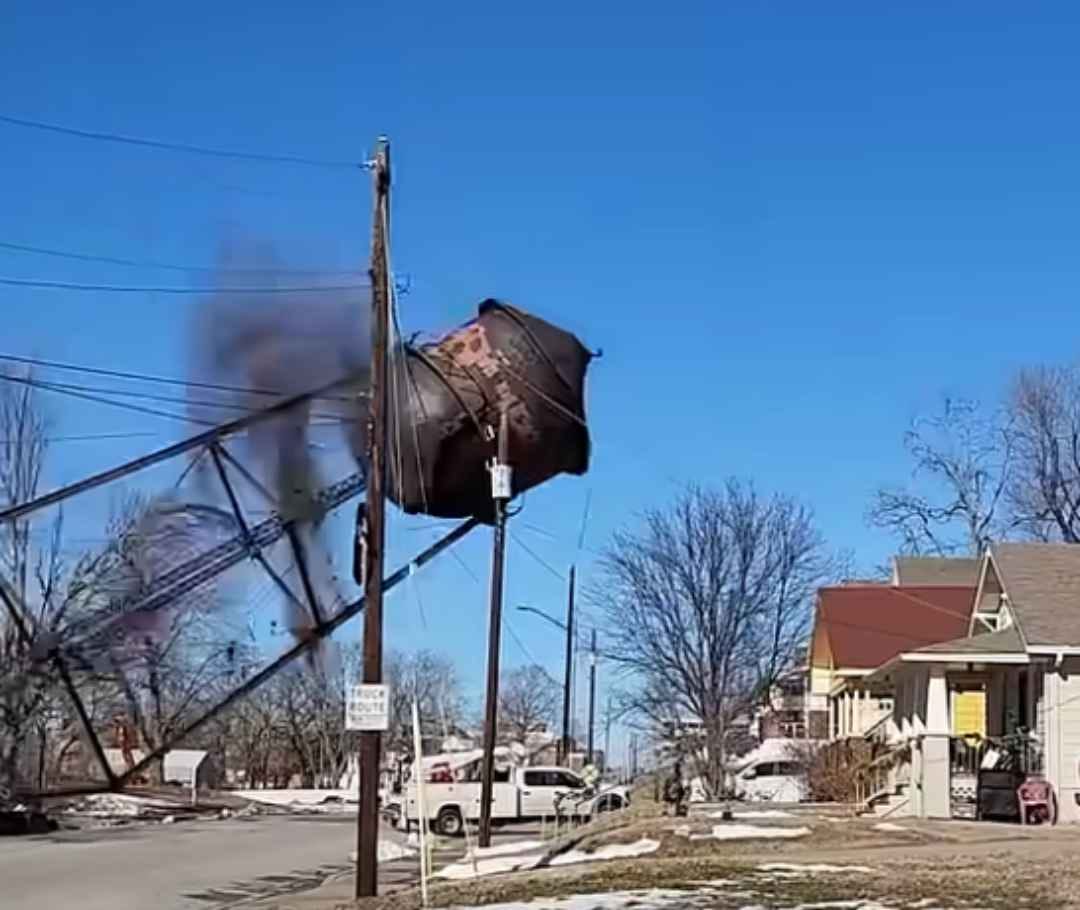 Screenshot: Larry Smith via Storyful