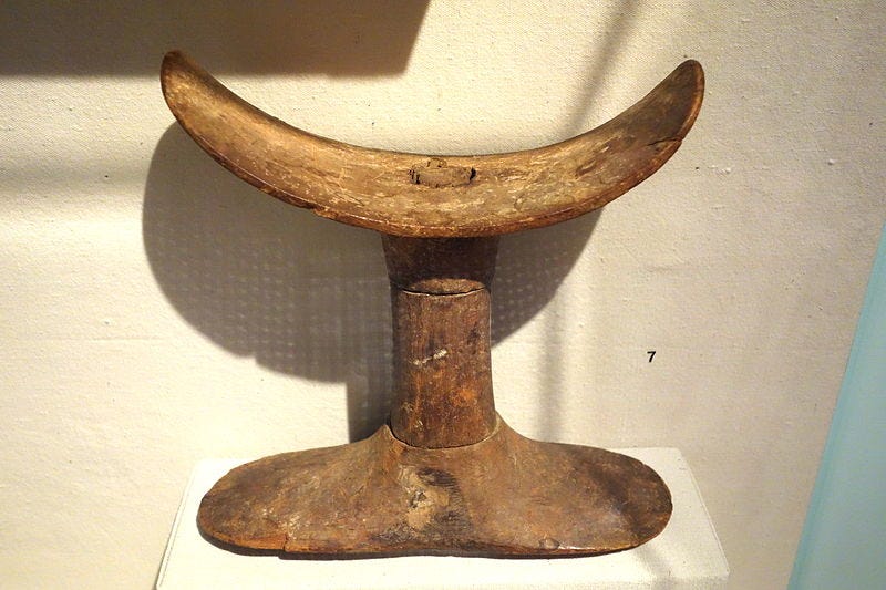 File:Headrest, Egypt, Middle Kingdom, 2055-1650 BC, wood - Albany Institute of History and Art - DSC08205.JPG