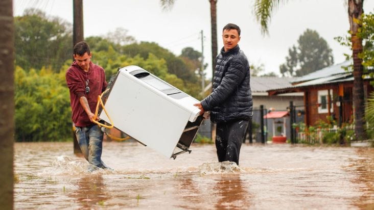 Recursos para resgate das vítimas das chuvas no RS não faltarão, dizem  ministros em visita ao estado | CNN Brasil