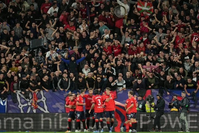 Los jugadores de Osasuna celebran el tercer gol de su equipo contra el FC Barcelona en la 8ª jornada de LaLiga, el 28 de septiembre de 2024 en Pamplona (Cesar Manso)