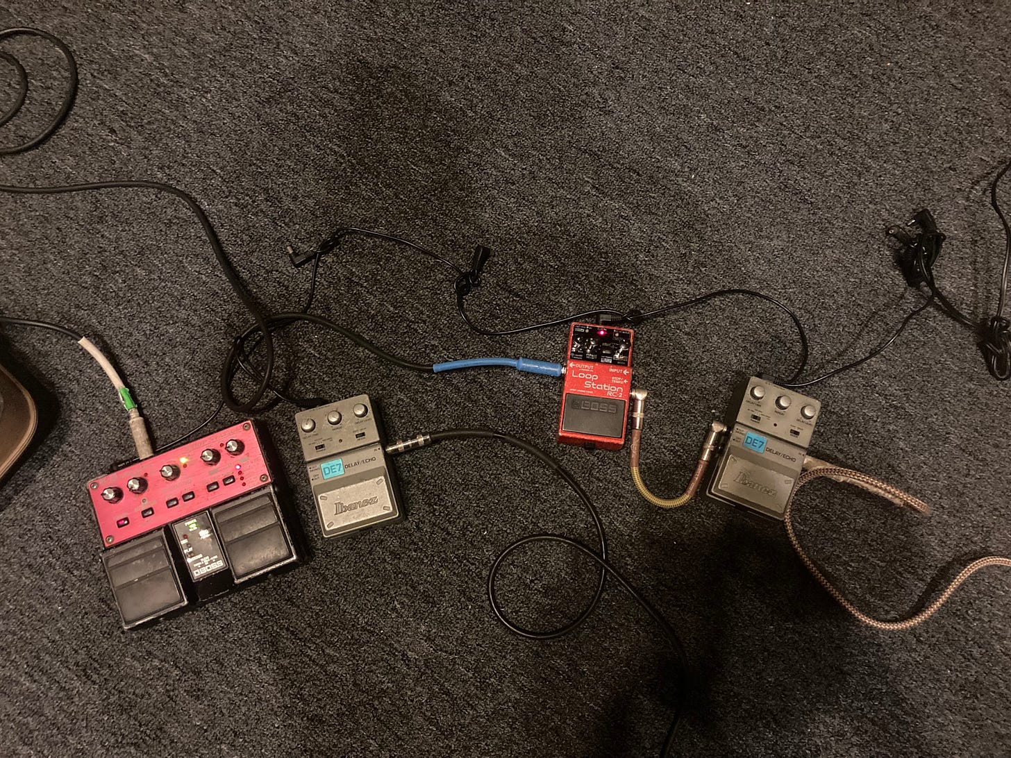 4 guitar pedals. 2 loop stations and two delay pedals, played out on carpet.