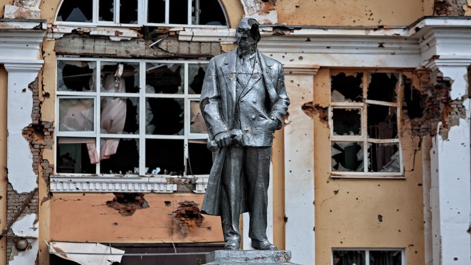 A damaged statue of Vladimir Lenin in the Ukrainian-controlled town of Sudzha, in Russia's Kursk province