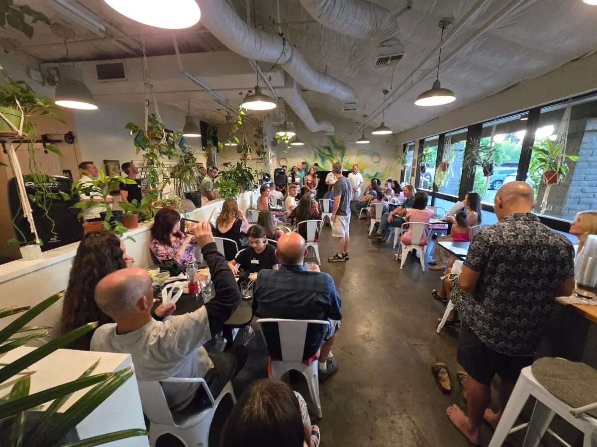 More than 50 unvaccinated singles attended a gathering at The Giving Tree in Phoenix, Ariz., on July 15, 2024, to listen to health experts discuss ways to detoxify the body. Below, unvaccinated singles meet and mingle while enjoying healthy vegan drinks. (Allan Stein/The Epoch Times)