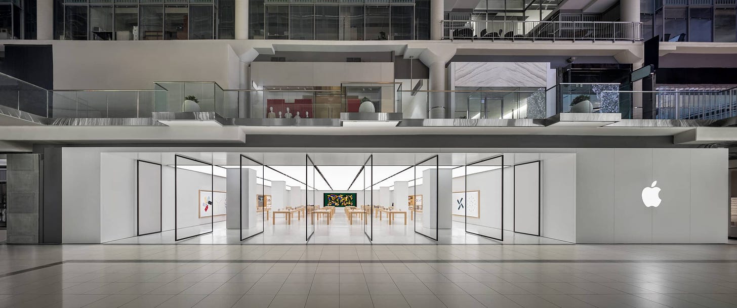 A hero image of Apple Eaton Centre in 2019.