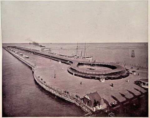 Moving sidewalk at the 1893 World's Columbian Exposition