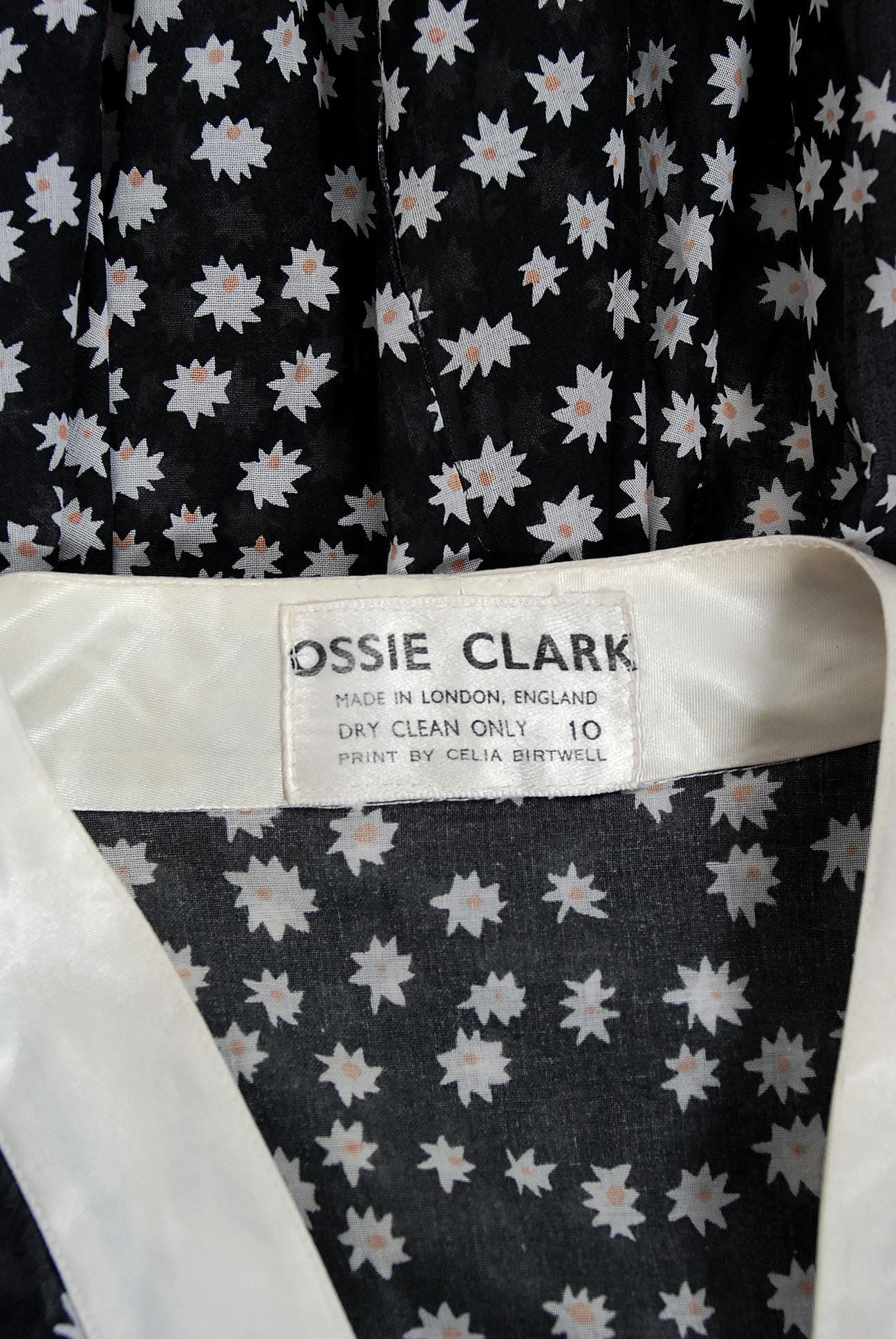 Vintage 1970s Ossie Clark Daisy Celia Birtwell Print Capelet Handkerchief Blouse For Sale 5