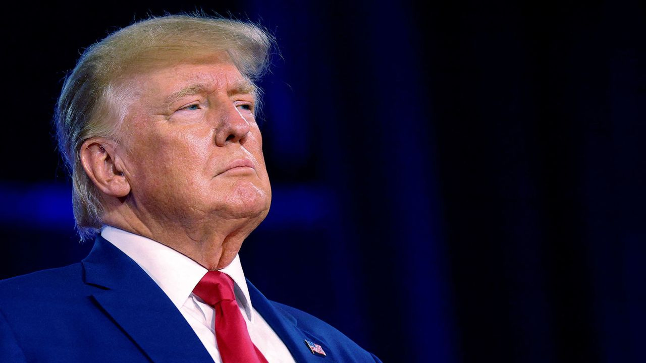 Analysis: The vise is tightening around Donald Trump as 2024 decision looms  | CNN Politics