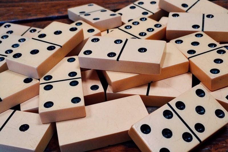 pile of domino game tile pieces