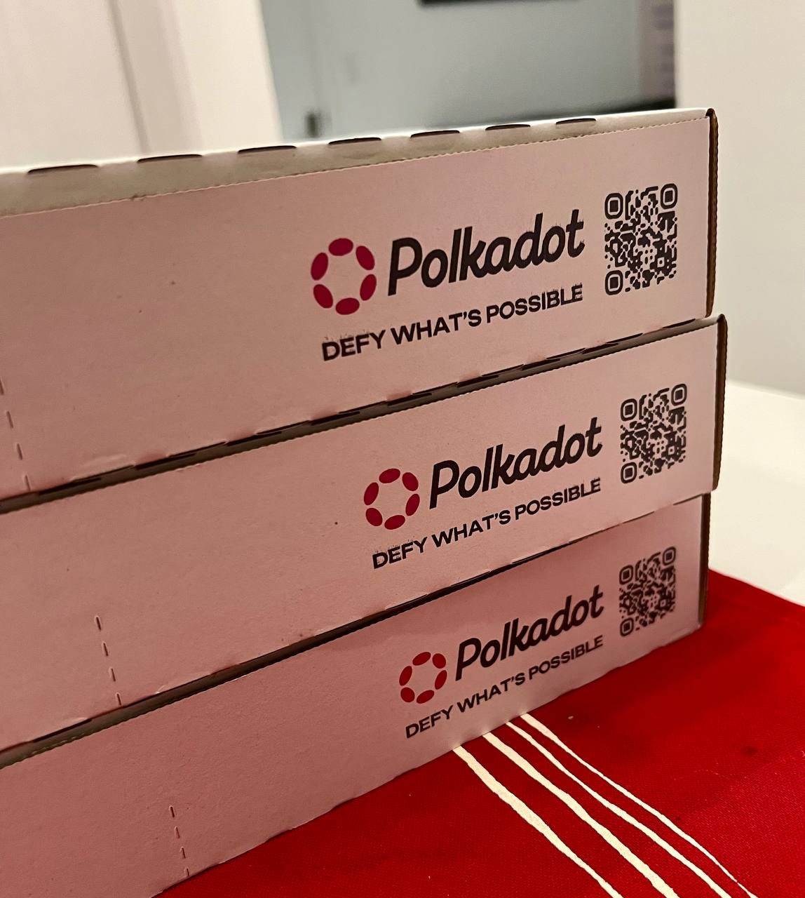 polkadot on pizza box