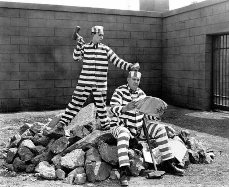 Buster Keaton in Convict 13, directed by Keaton & Edward F. Cline [1920]. Thank-you @Welshgrrl.