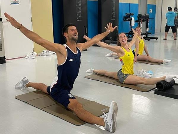 Novak Djokovic shows off his incredible flexibility while posing with  Belgian gymnasts; pictures go viral