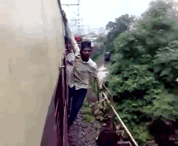 Gif de comboios na Índia.