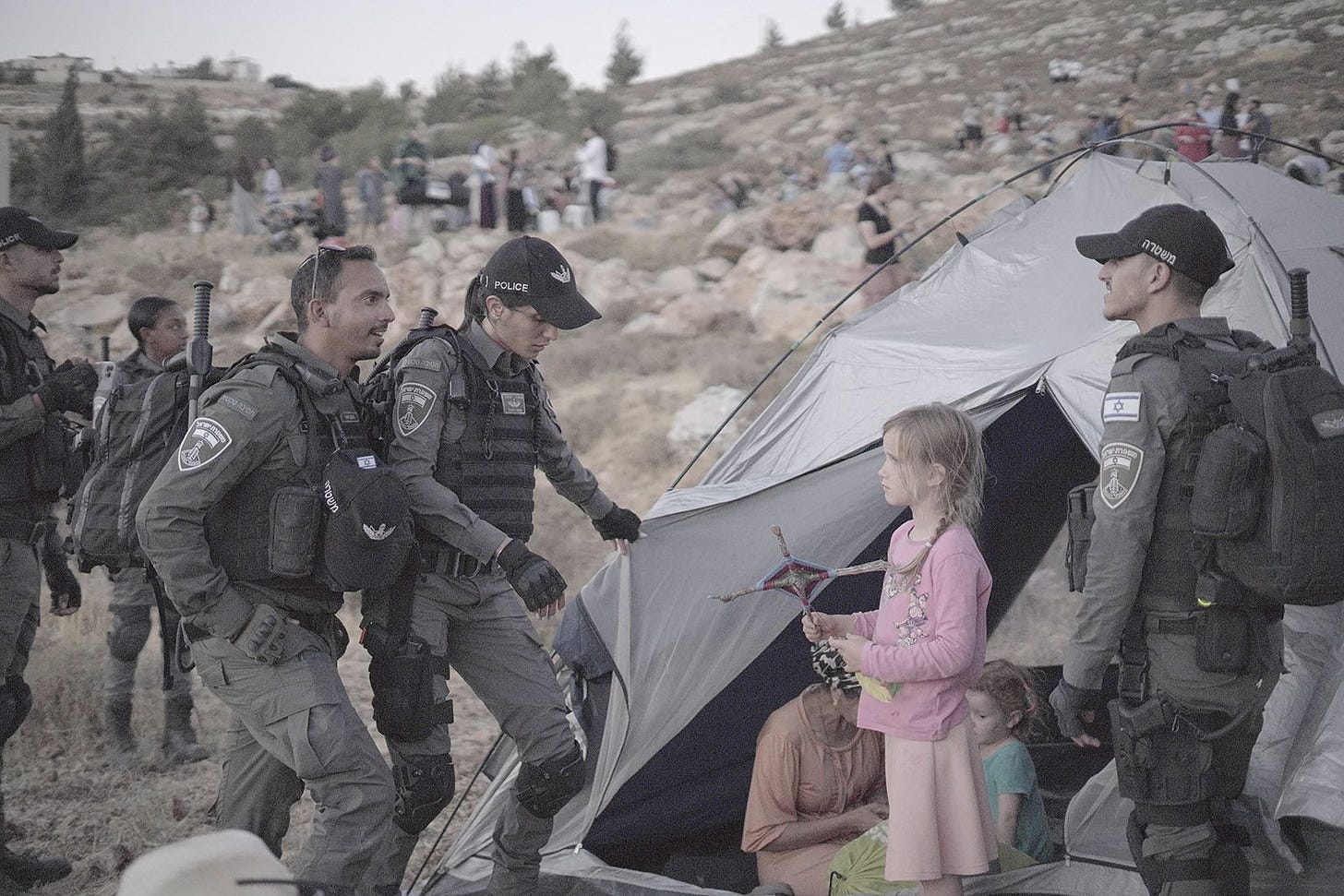 Border patrol soldiers interact with settler activists. (Photo by Natan Odenheimer)