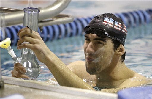 michael phelps hitting the bong again 2015