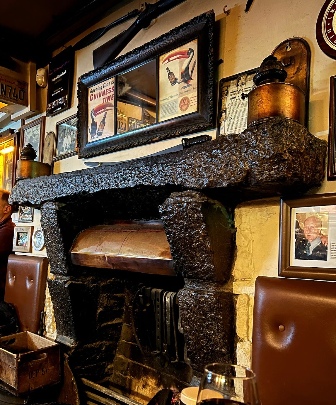 image of a pub in ireland