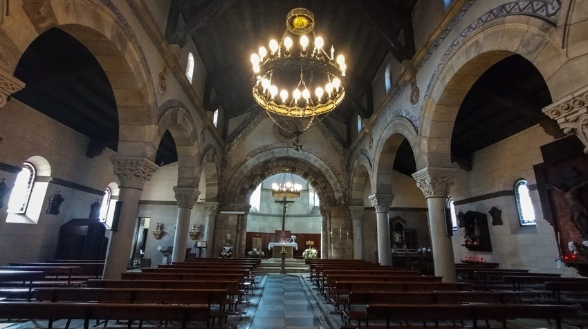 Interior de la iglesia de Santolaya de Ujo