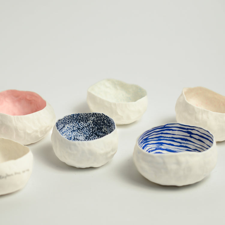 Porcelain vessel by ceramicist Alexandra Standen from Pinch Ceramics –  pépite