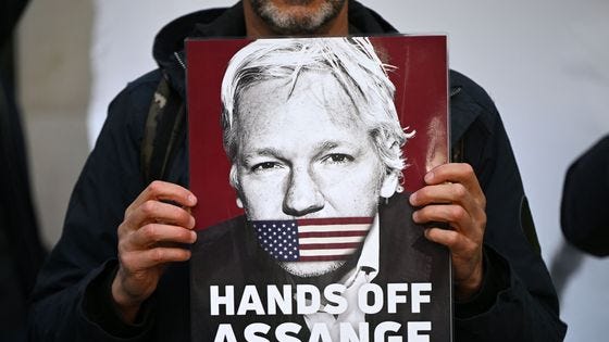 Wikileaks : Julian Assange en quête d'un dernier recours contre son  extradition aux Etats-Unis