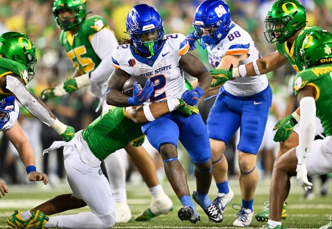 Boise State running back Ashton Jeanty (2) breaks a tackle during the second half against Oregon at Autzen Stadium.