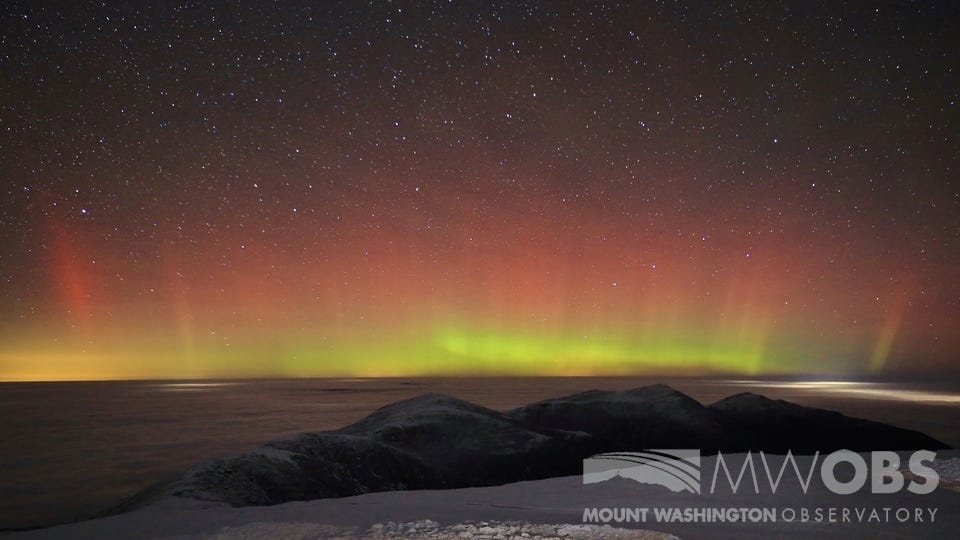 What the northern lights look like from the top of Mount Washington