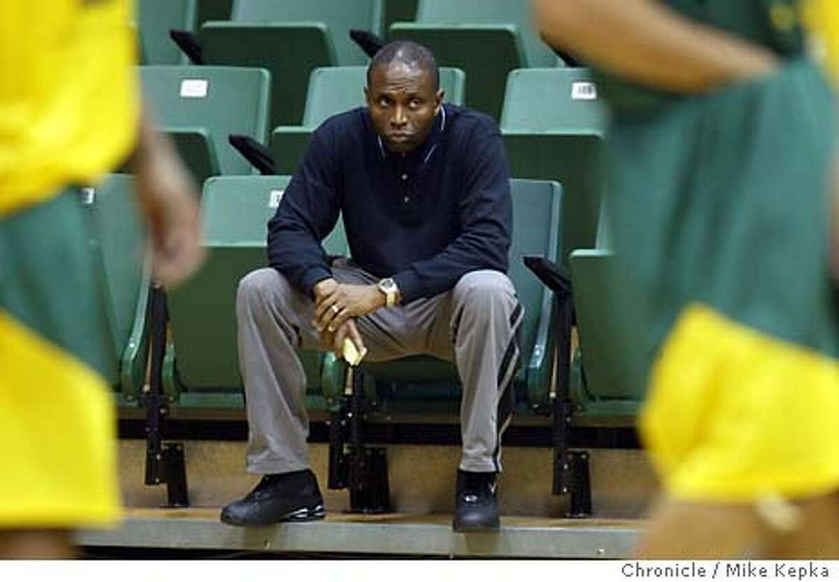 usafbasketball0147_mk.jpg Coach Phil Mathews The USF basketball team during practice. 11/13/03 in San Francisco MIKE KEPKA/The San Francisco Chronicle Phil Mathews Dons have beaten Gonzaga just twice in his tenure. Phil Mathews Dons have beaten Gonzaga just twice in his tenure. ProductNameChronicle