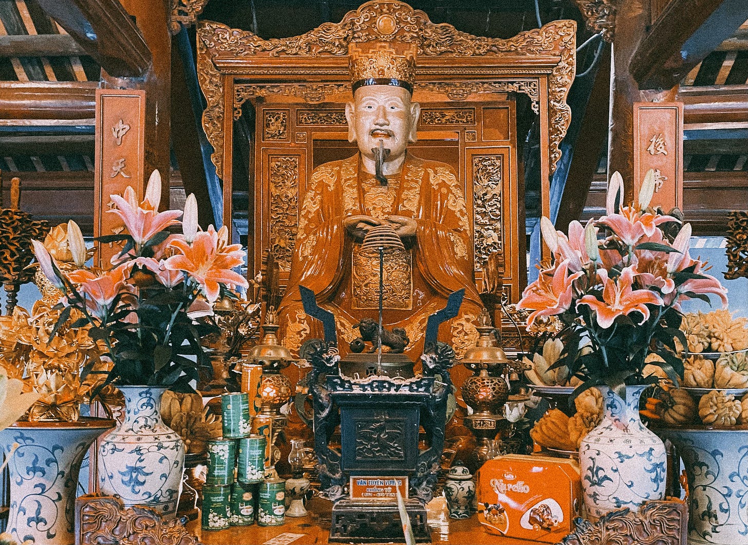 Altar de Confúcio no Templo da Literatura em Hanói, Vietnã. Abril de 2022.