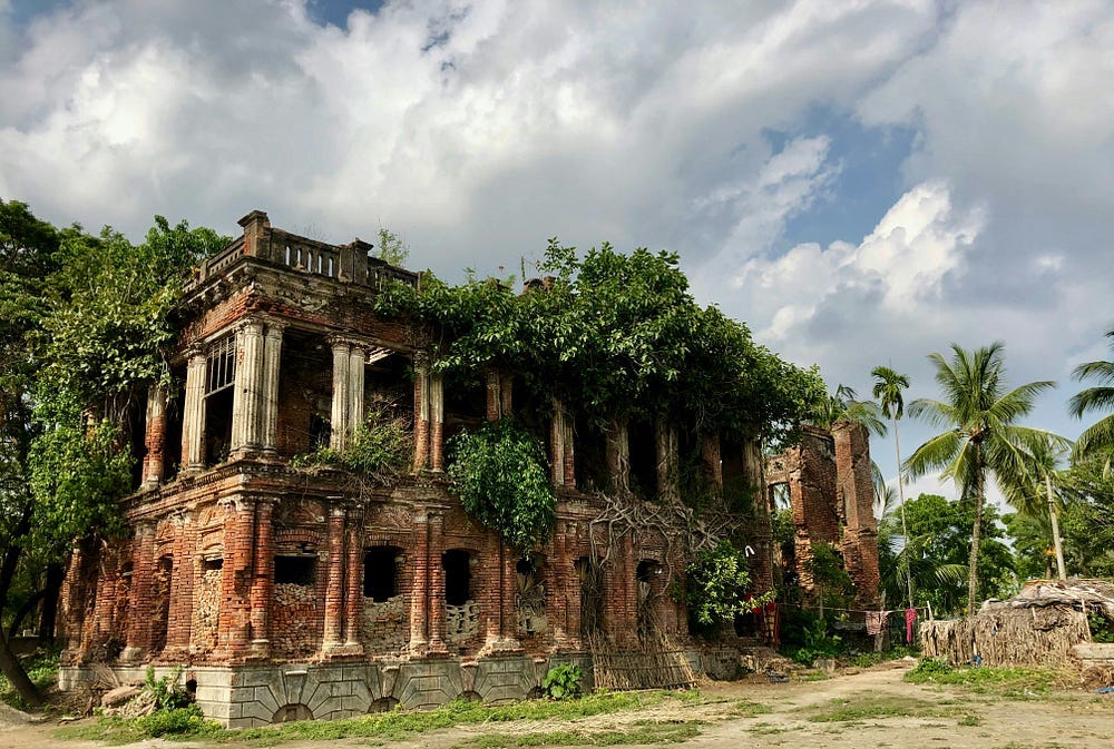 A building in ruins