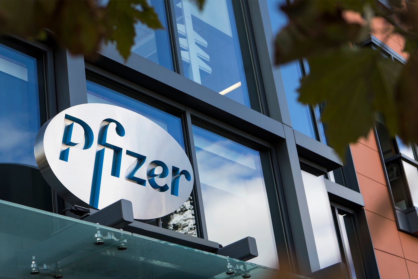 Pfizer won't seek Covid-19 vaccine approval before mid-November - STAT