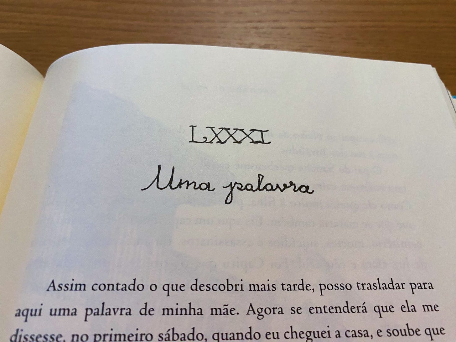 Capítulo LXXXI: "Uma Palavra" escrita em letra cursiva