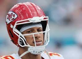 Patrick Mahomes wears his helmet extra big for a reason, and yeah, it's  annoys me but beyond that, I've always been curious if it is just as  protective as a "properly fitted"