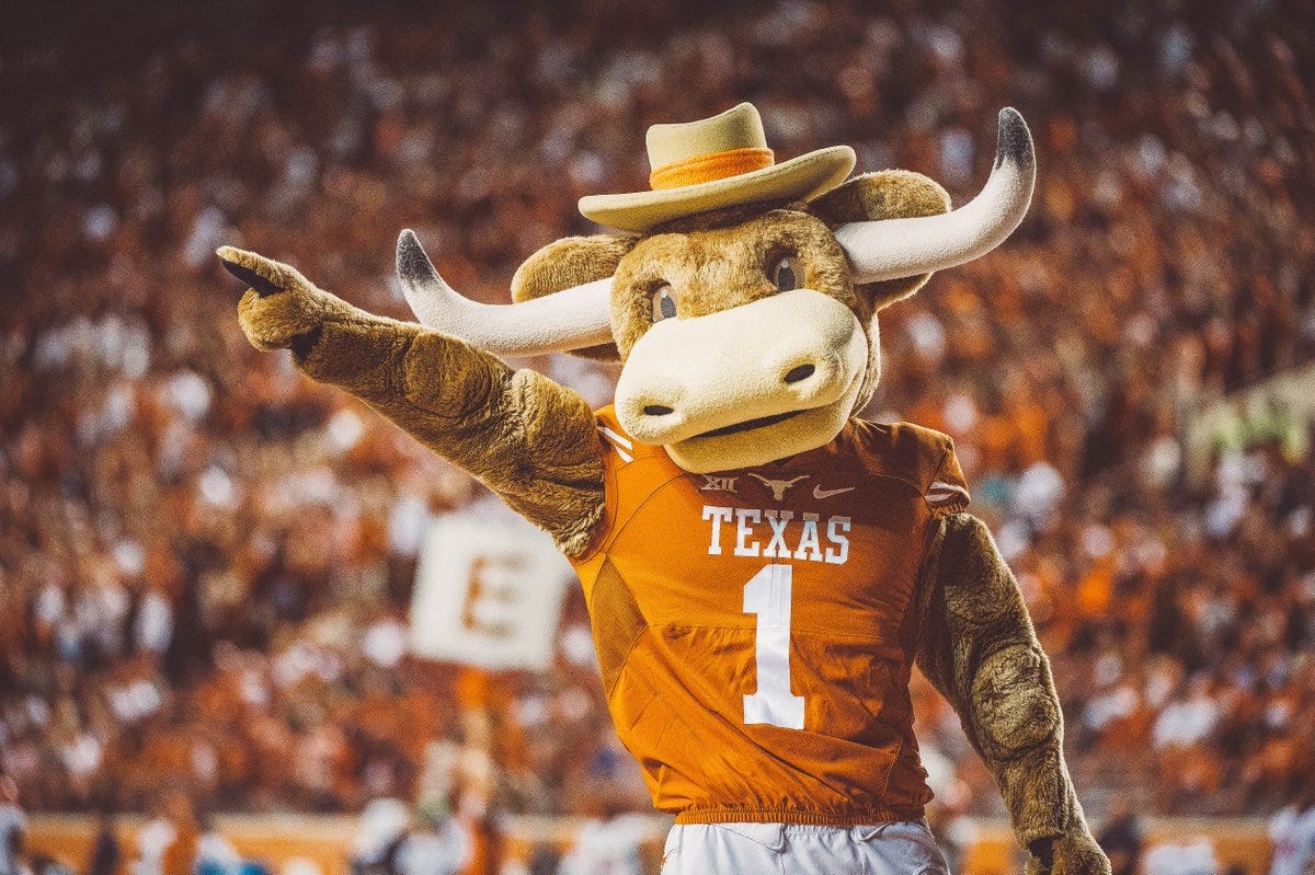 Twitter \ Texas Longhorns على تويتر: ".@HookEm /ho͝ok em/ proper noun 1.  costumed mascot with mad dance skills #CelebrateTexas | #HookEm  https://t.co/2YNNZBZJ7C"