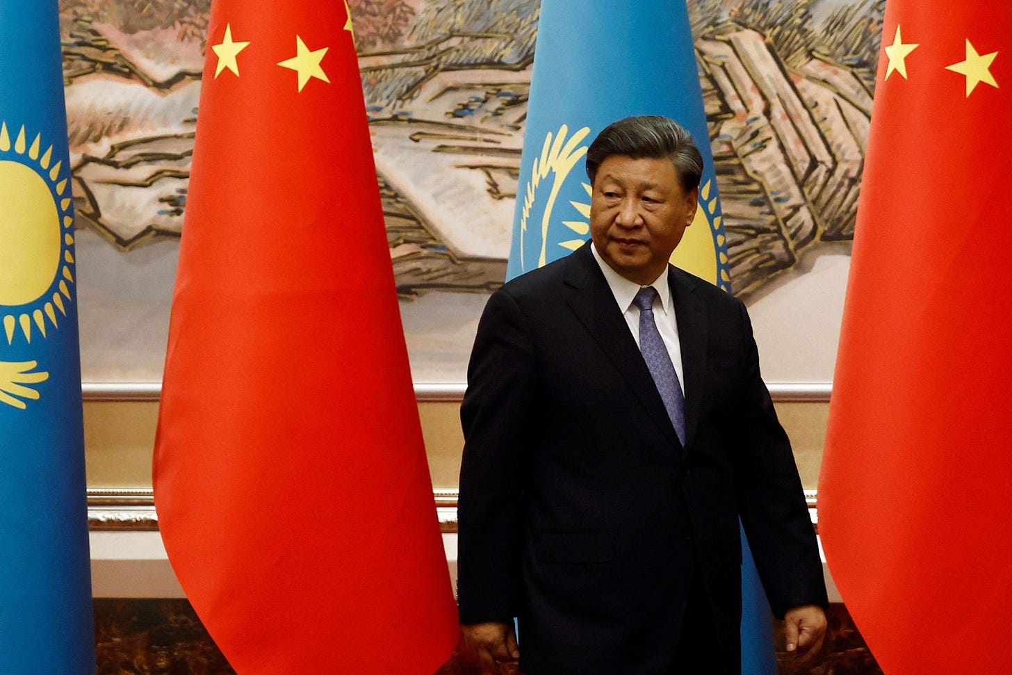 Chinese President Xi Jinping arrives for a signing ceremony with Kazakhstan's president, ahead of the China-Central Asia Summit in Xian, Shaanxi province on Wednesday | POOL / VIA AFP-JIJI