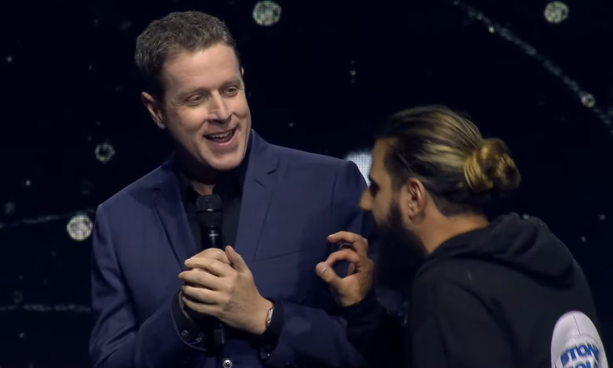 Geoff Keighley keeps his cool as Opening Night Live stage crasher closes  in: 'That's just so disappointing' | PC Gamer