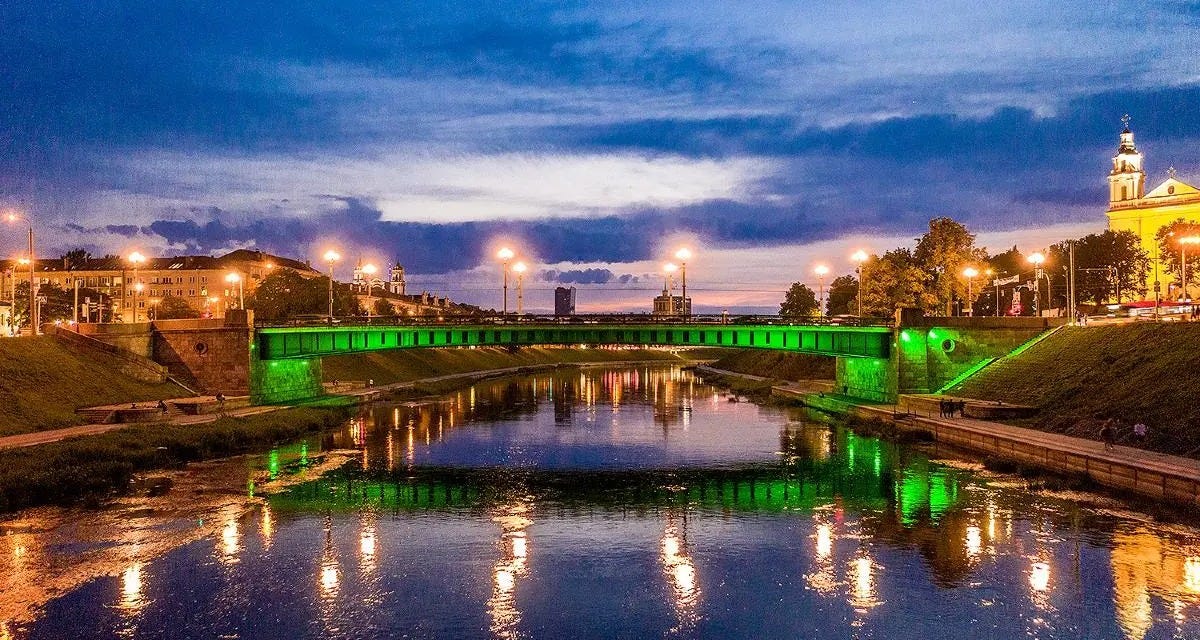 Blowing up Bridges in Vilnius: The Tactical Lit Review