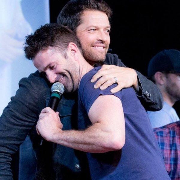 adam fergus hugging supernatural mischa collins mttg