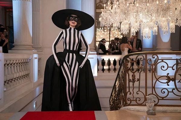 Emily in Paris : tous ces clins d'oeil dans la garde-robe de la saison 4 -  Elle